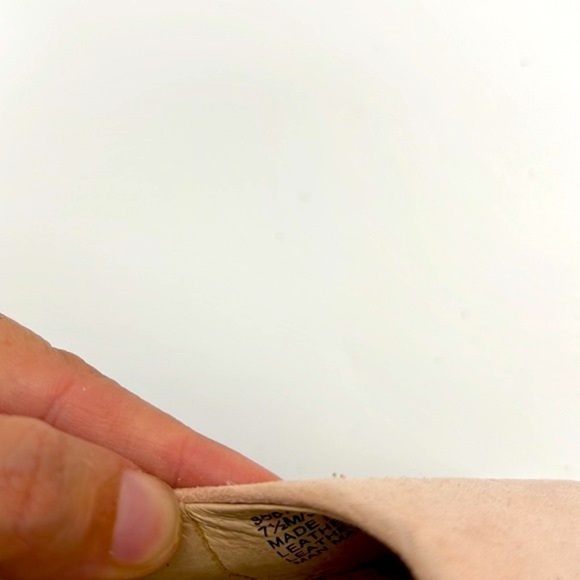 Saks Fifth Avenue - Light Pink Suede Pointed Toe Block Heels Size 7.5 - Picture 16 of 16